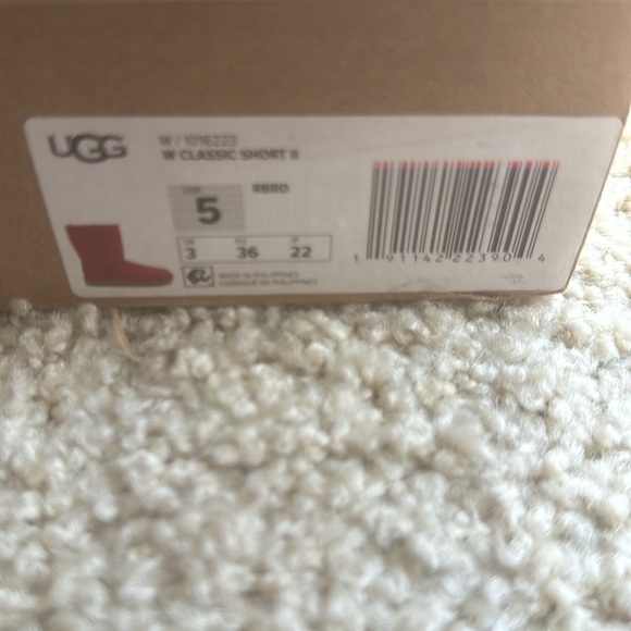 Women Ugg’s size 5m Never Worn - Picture 2 of 6